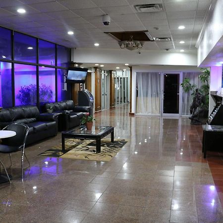 Sky Hotel At Tulsa Airport Екстер'єр фото