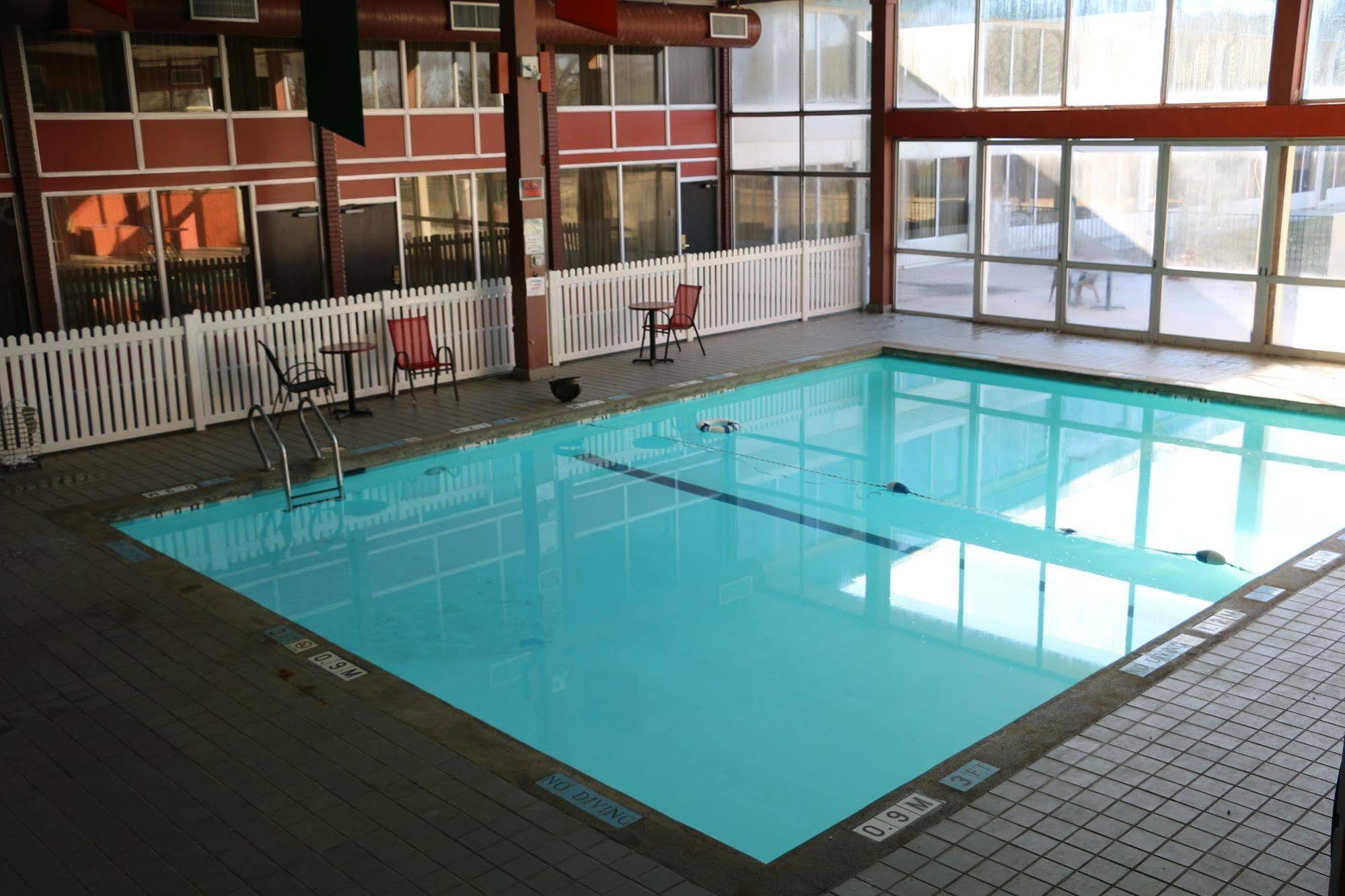 Sky Hotel At Tulsa Airport Екстер'єр фото