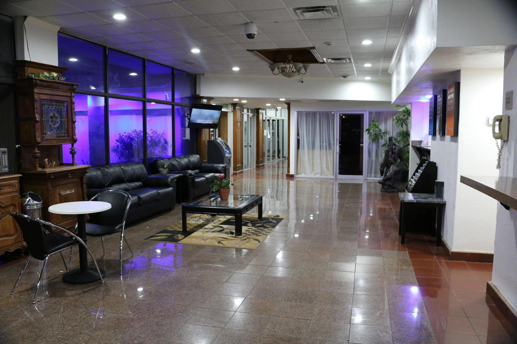 Sky Hotel At Tulsa Airport Екстер'єр фото