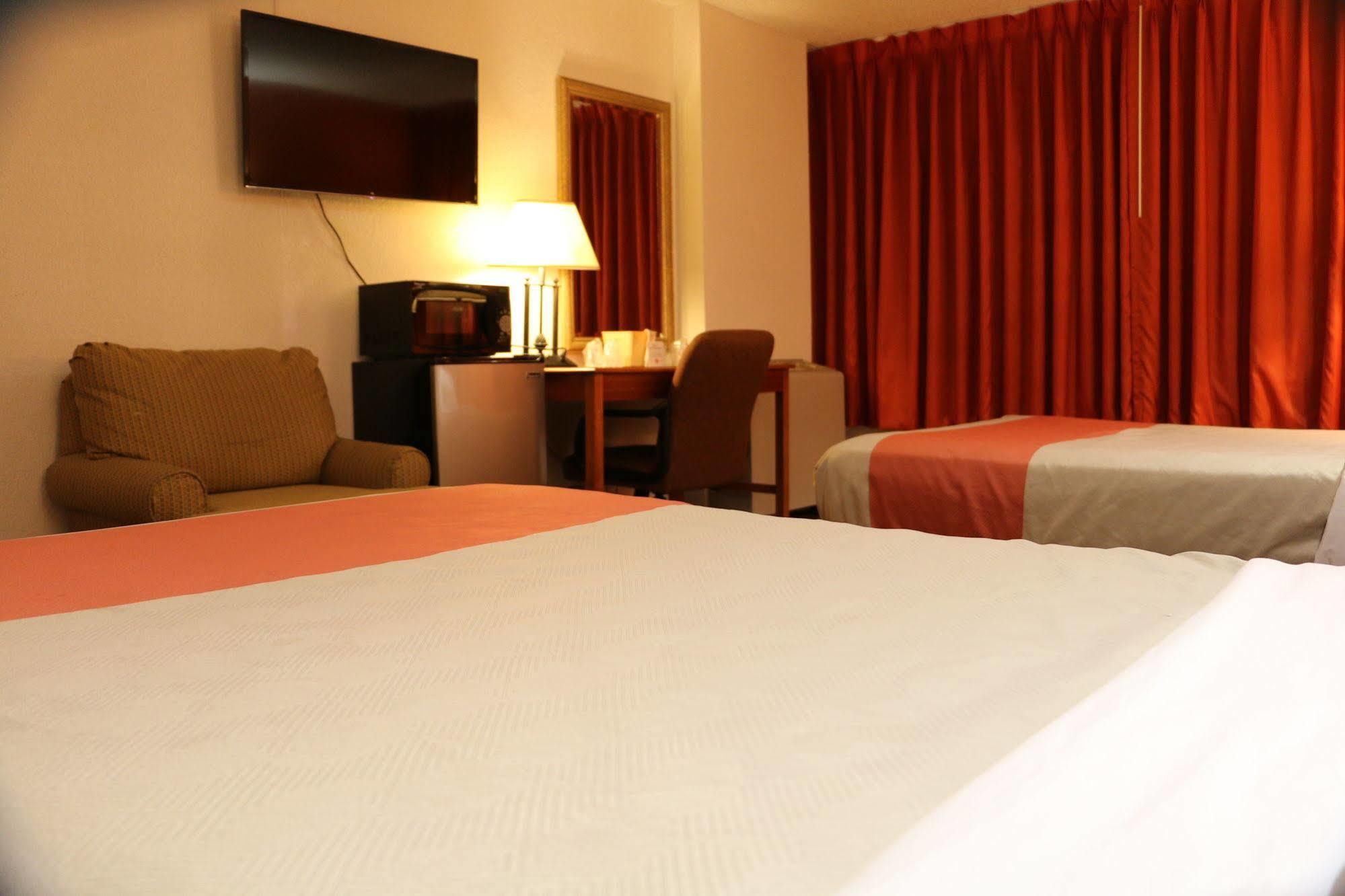 Sky Hotel At Tulsa Airport Екстер'єр фото
